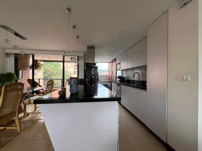 Apartamento de 3 alcobas en venta en Santa María De Los Ángeles, Medellín, 139 m² · foto 3 de 17