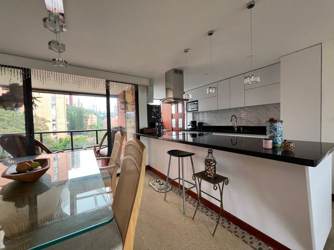 Apartamento de 3 alcobas en venta en Santa María De Los Ángeles, Medellín, 139 m² · foto 4 de 17