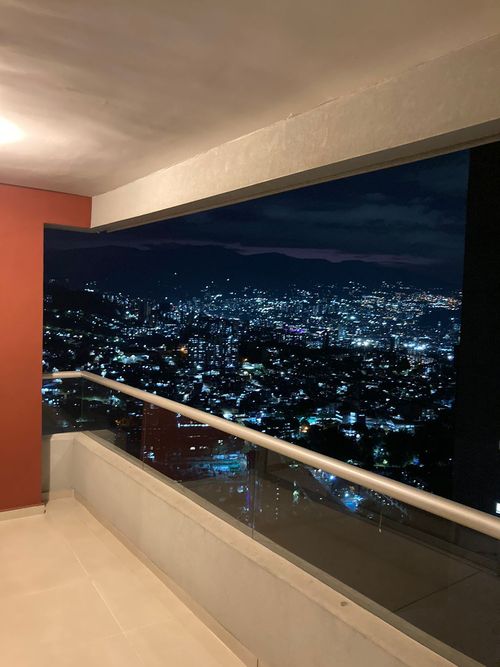 Apartamento en venta en Loma De Las Brujas, Envigado · foto 2 de 7