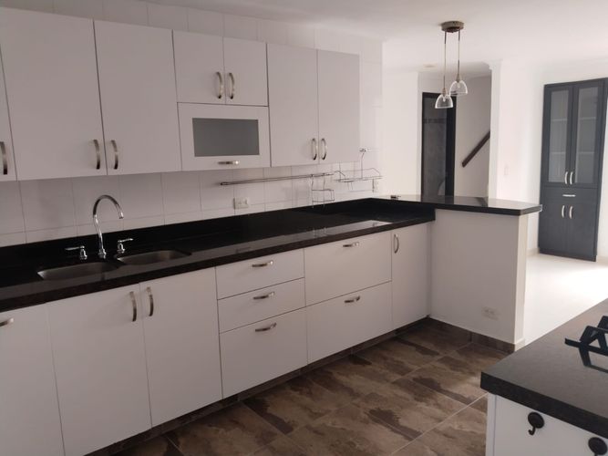 Apartamento en venta en Jardines, Envigado · foto 3 de 11