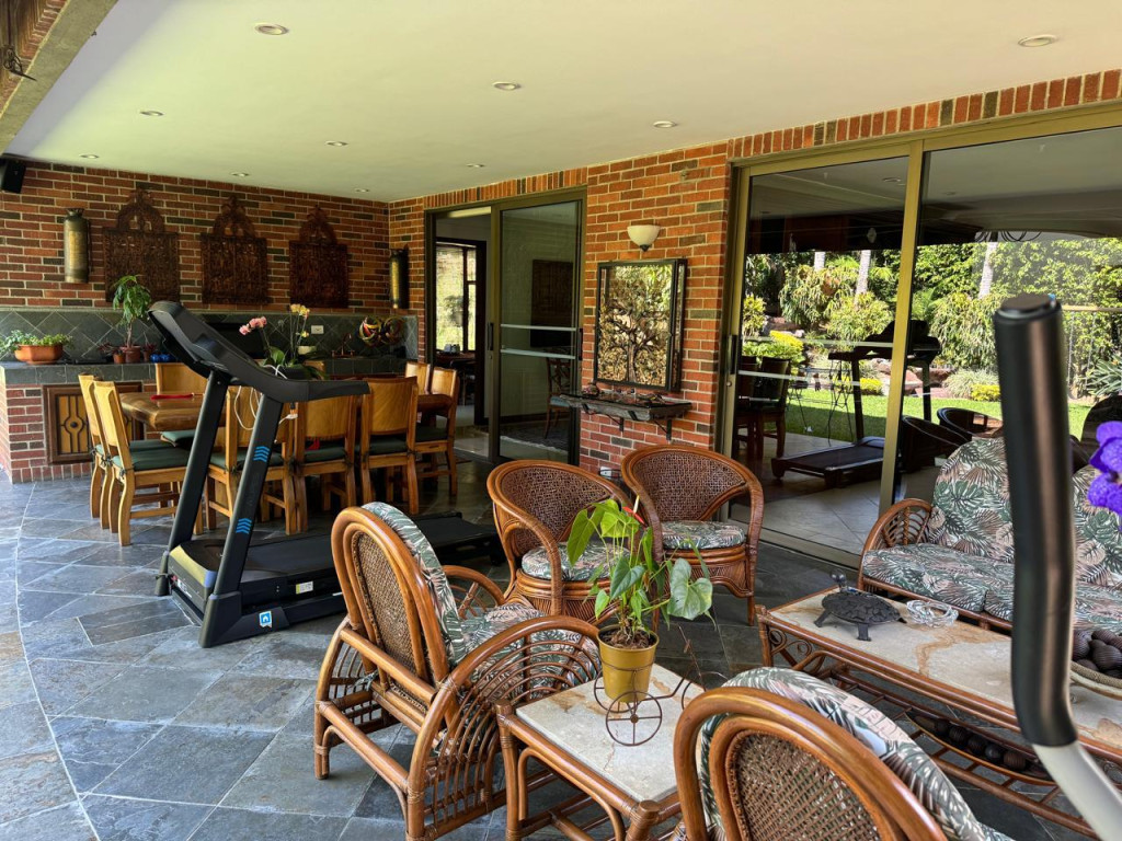 Casa en venta en Altos del poblado, Medellín [No disponible] 5