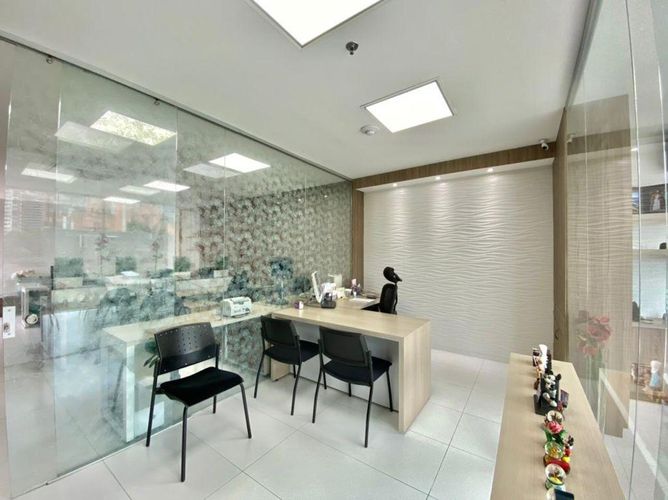 Oficina en arriendo en El Poblado, Medellín, 83 m² · foto 8 de 10