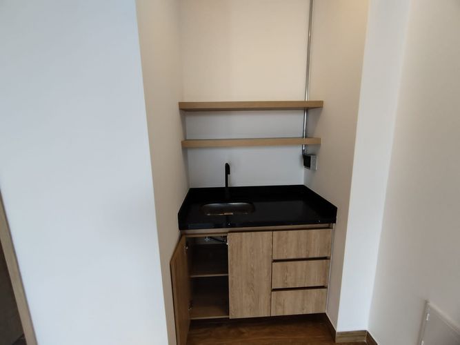 Oficina en arriendo en El Poblado, Medellín, 33 m² · foto 2 de 5