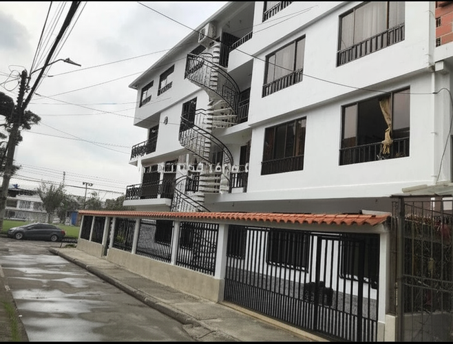 Edificio en venta en San Pedro, Cali, 650 m² · foto 2 de 9