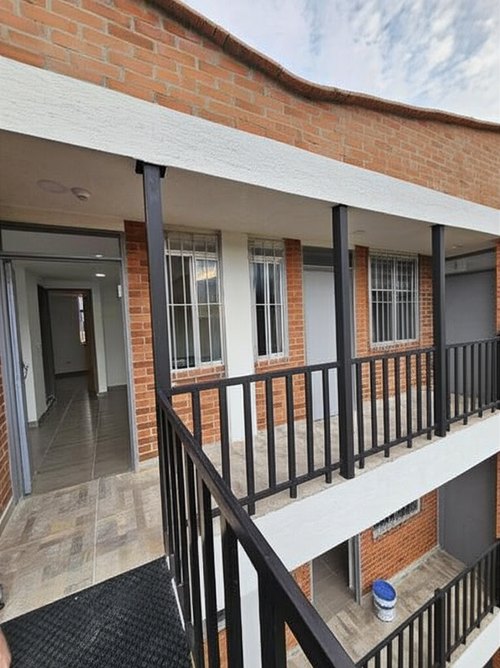 Edificio en venta en El Guabal, Cali, 670 m² · foto 2 de 18
