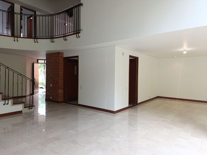 Casa de 3 alcobas en venta en El Poblado, Medellín, 260 m² · foto 1 de 20