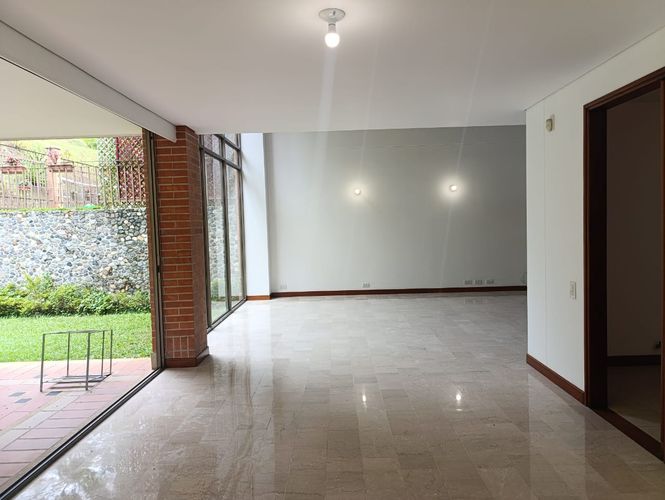 Casa de 3 alcobas en venta en El Poblado, Medellín, 260 m² · foto 3 de 20