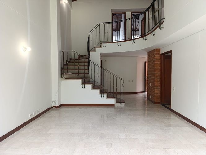 Casa de 3 alcobas en venta en El Poblado, Medellín, 260 m² · foto 4 de 20