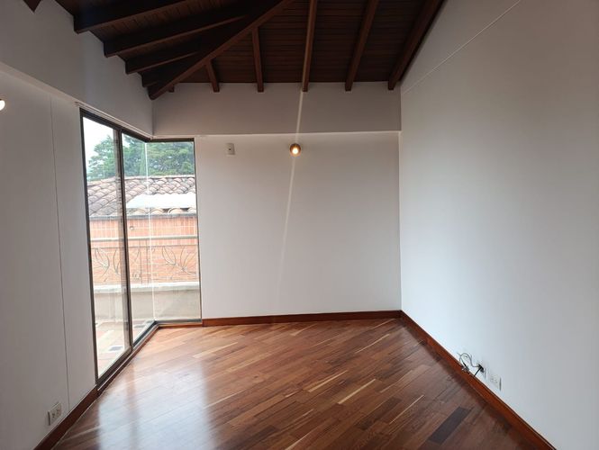Casa de 3 alcobas en venta en El Poblado, Medellín, 260 m² · foto 13 de 20