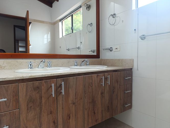 Casa de 3 alcobas en venta en El Poblado, Medellín, 260 m² · foto 15 de 20