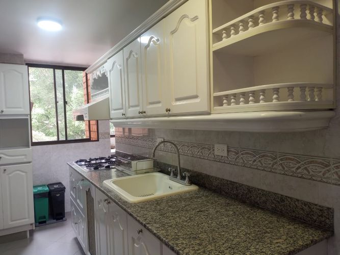 Apartamento de 3 alcobas en arriendo en El Poblado, Medellín, 95 m² · foto 4 de 16