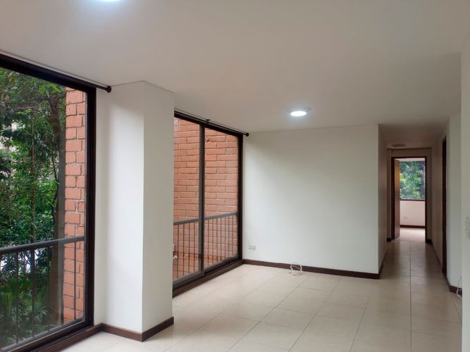 Apartamento de 3 alcobas en arriendo en El Poblado, Medellín, 110 m² · foto 2 de 14