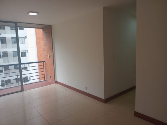 Apartamento de 2 alcobas en arriendo en Castropol, Medellín, 68 m² · foto 2 de 16
