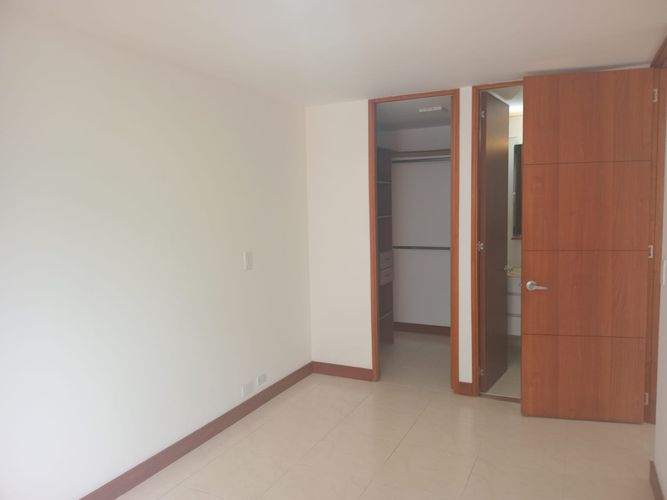 Apartamento de 2 alcobas en arriendo en Castropol, Medellín, 68 m² · foto 9 de 16
