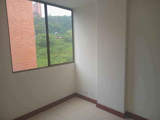 Apartamento de 2 alcobas en arriendo en Castropol, Medellín, 68 m² · foto 13 de 16
