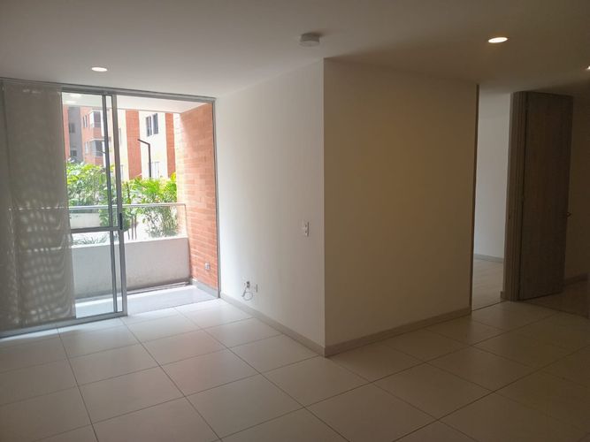 Apartamento de 2 alcobas en arriendo en El Poblado, Medellín, 64 m² · foto 2 de 17