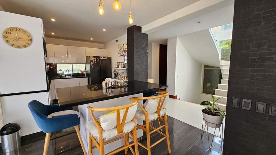 Casa de 3 alcobas en venta en Cerros De Suba, Bogotá, 269 m² · foto 2 de 10