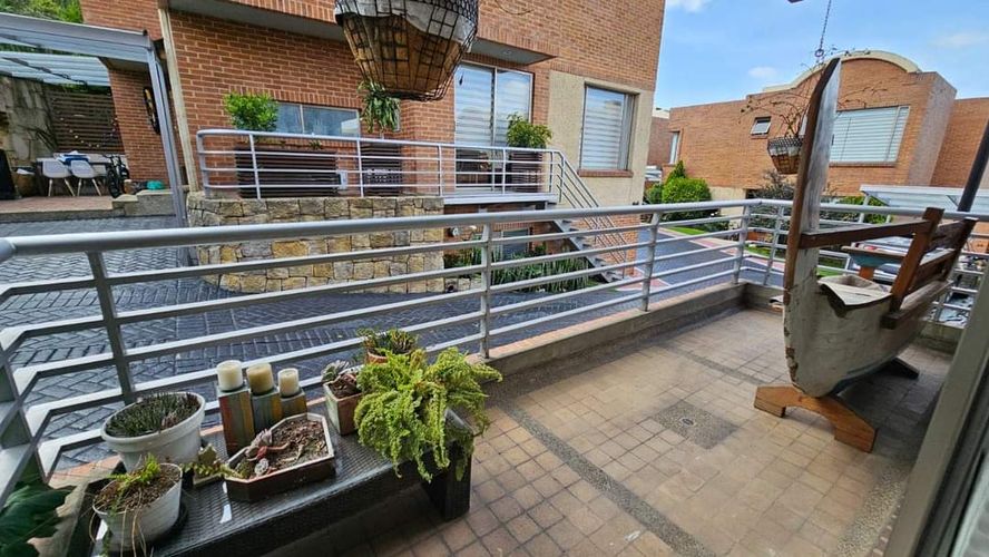 Casa de 3 alcobas en venta en Cerros De Suba, Bogotá, 269 m² · foto 3 de 10