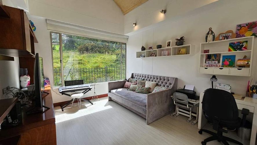Casa de 3 alcobas en venta en Cerros De Suba, Bogotá, 269 m² · foto 4 de 10