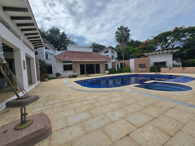 Casa de 9 alcobas en venta en Piamonte, Girardot, 600 m² · foto 2 de 24