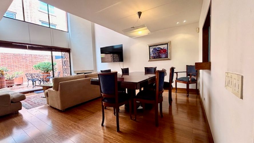Apartamento de 1 alcoba en venta en Chicó Reservado, Bogotá, 137 m² · foto 2 de 24