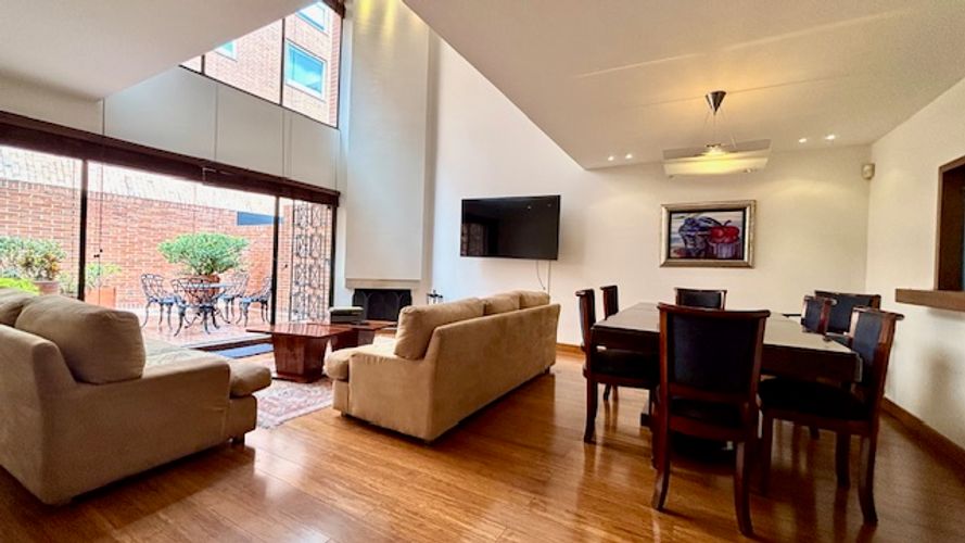 Apartamento de 1 alcoba en venta en Chicó Reservado, Bogotá, 137 m² · foto 3 de 24