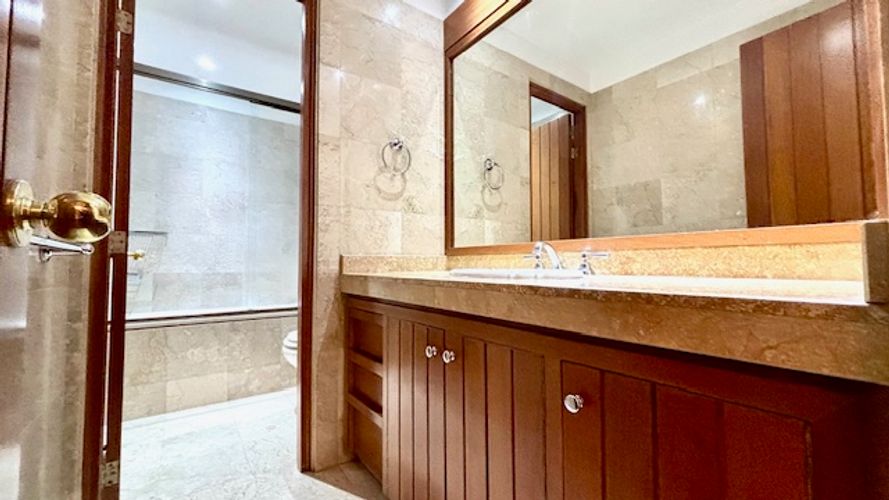 Apartamento de 1 alcoba en venta en Chicó Reservado, Bogotá, 137 m² · foto 24 de 24