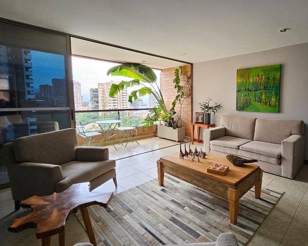 Apartamento de 2 alcobas en venta en El Poblado, Medellín, 130 m² · foto 1 de 11