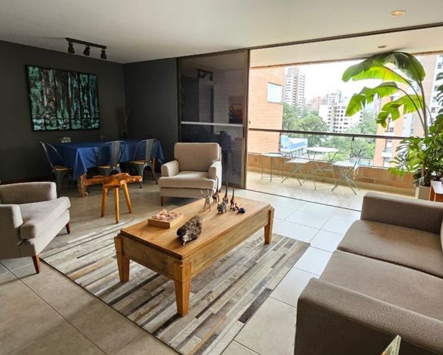 Apartamento de 2 alcobas en venta en El Poblado, Medellín, 130 m² · foto 3 de 11