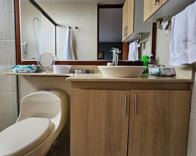 Apartamento de 2 alcobas en venta en El Poblado, Medellín, 130 m² · foto 9 de 11