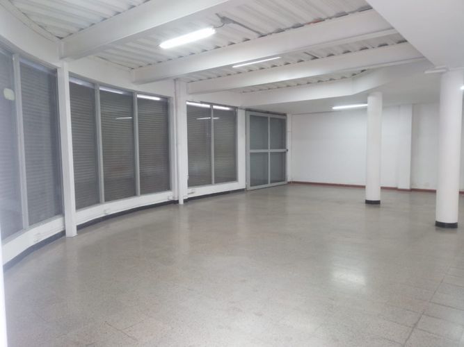 Local en arriendo en Perpetuo Socorro, Medellín, 250 m² · foto 2 de 17