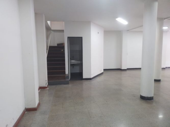 Local en arriendo en Perpetuo Socorro, Medellín, 250 m² · foto 3 de 17