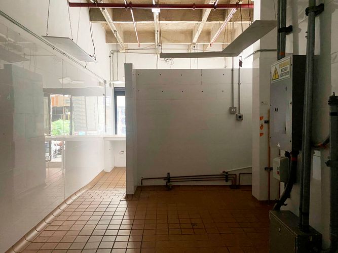 Local en arriendo en La Aguacatala, Medellín, 50 m² · foto 5 de 5