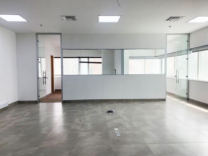 Oficina en arriendo en El Poblado, Medellín, 98 m² · foto 2 de 11