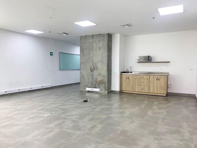 Oficina en arriendo en El Poblado, Medellín, 98 m² · foto 5 de 11
