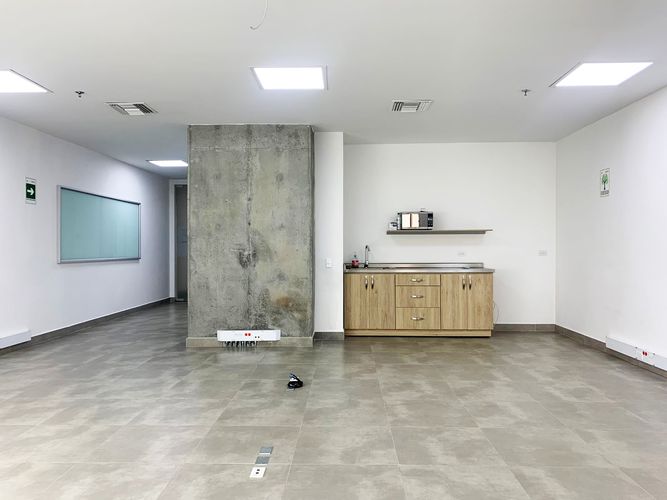 Oficina en arriendo en El Poblado, Medellín, 98 m² · foto 6 de 11