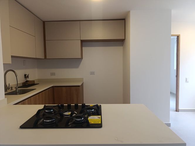 Apartamento de 3 alcobas en venta en El Poblado, Medellín, 136 m² · foto 4 de 18
