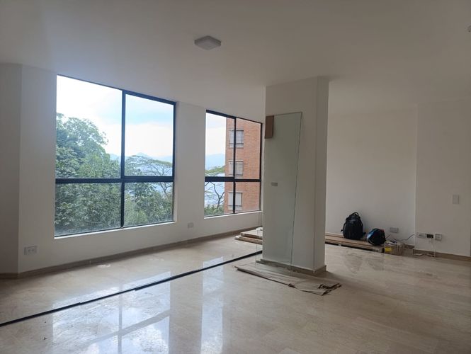Apartamento de 3 alcobas en arriendo en El Poblado, Medellín, 136 m² · foto 2 de 18