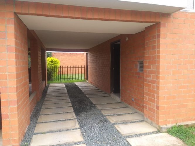 Casa de 3 alcobas en venta en Alfaguara, Jamundí, 192 m² · foto 2 de 24
