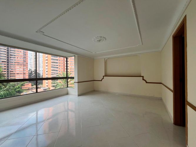 Apartamento de 4 alcobas en venta en El Poblado, Medellín, 260 m² · foto 1 de 18