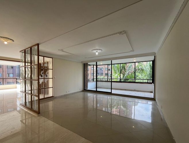 Apartamento de 4 alcobas en venta en El Poblado, Medellín, 260 m² · foto 3 de 18