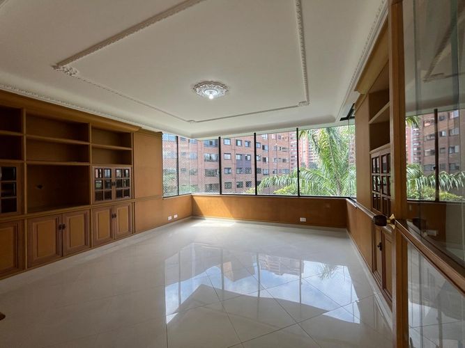 Apartamento de 4 alcobas en venta en El Poblado, Medellín, 260 m² · foto 4 de 18