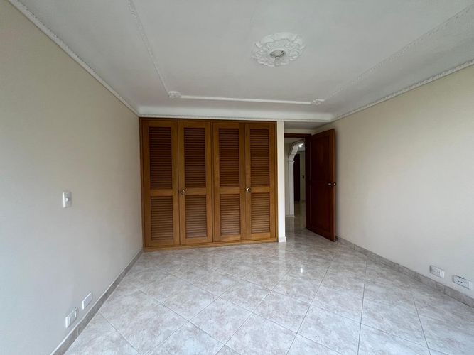 Apartamento de 4 alcobas en venta en El Poblado, Medellín, 260 m² · foto 10 de 18