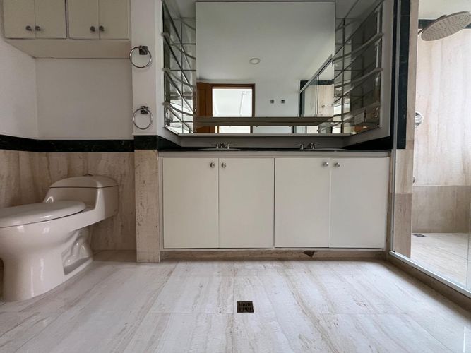 Apartamento de 4 alcobas en venta en El Poblado, Medellín, 260 m² · foto 14 de 18