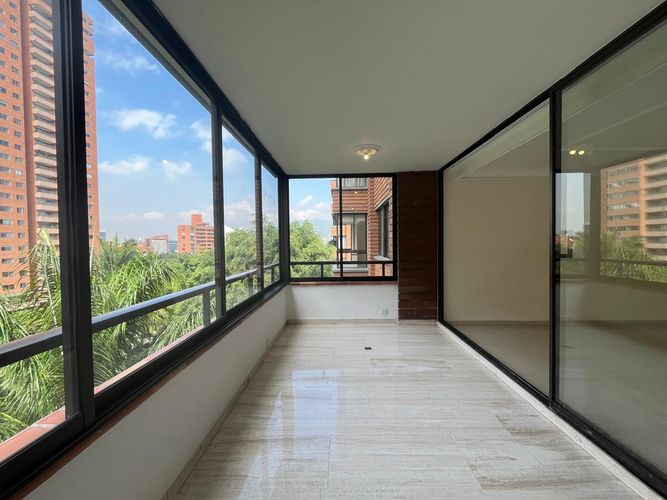 Apartamento de 4 alcobas en venta en El Poblado, Medellín, 260 m² · foto 17 de 18