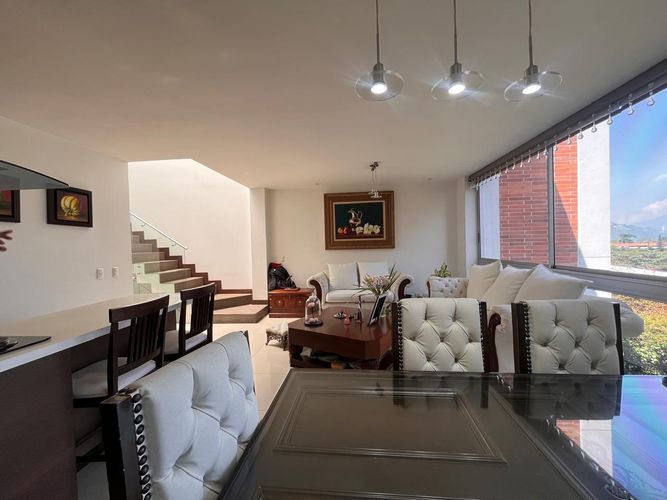 Casa de 3 alcobas en venta en Loma El Atravesado, Envigado, 227 m² · foto 3 de 19