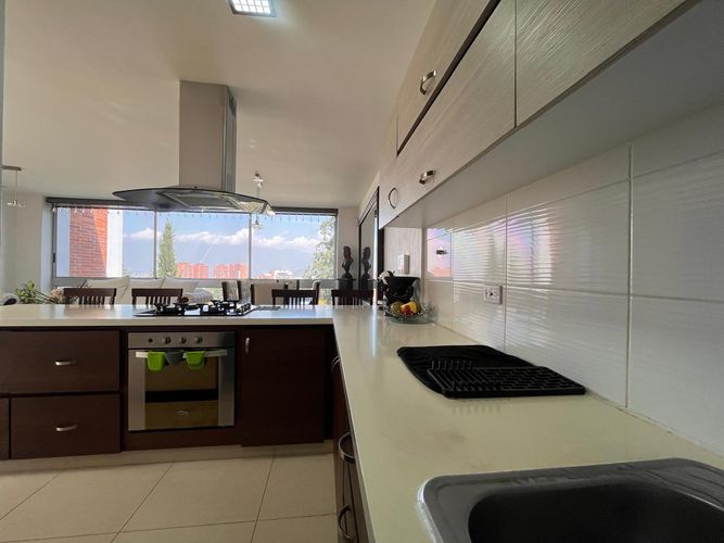 Casa de 3 alcobas en venta en Loma El Atravesado, Envigado, 227 m² · foto 5 de 19