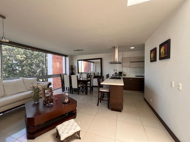 Casa de 3 alcobas en venta en Loma El Atravesado, Envigado, 227 m² · foto 8 de 19