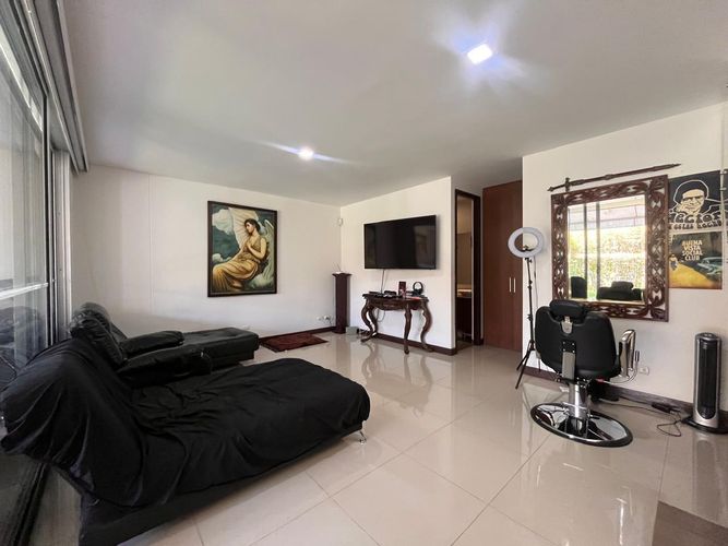 Casa de 3 alcobas en venta en Loma El Atravesado, Envigado, 227 m² · foto 9 de 19