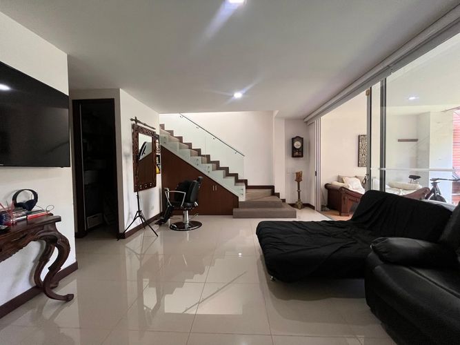 Casa de 3 alcobas en venta en Loma El Atravesado, Envigado, 227 m² · foto 12 de 19